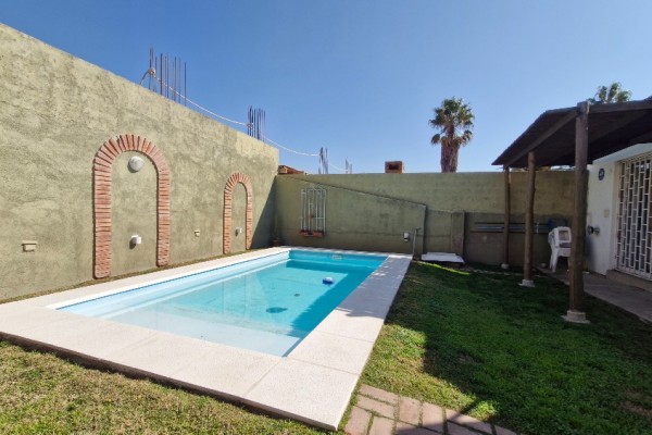 CASA EN VENTA - 2 DORMITORIOS -  BARRIO JOSE MUÑOZ