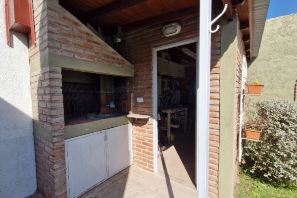 CASA EN VENTA - 2 DORMITORIOS -  BARRIO JOSE MUÑOZ
