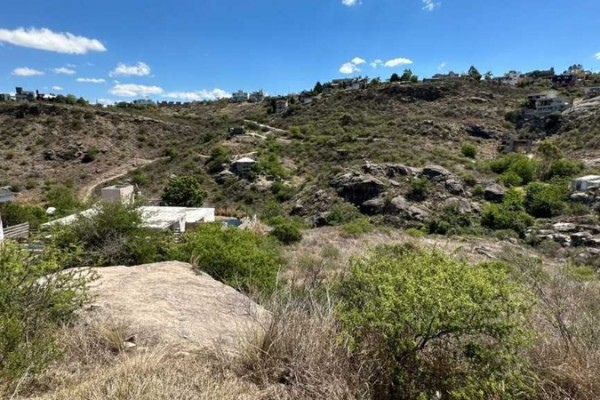 Lindo Lote en Villa del Lago - Recibe vehículo en parte de pago 