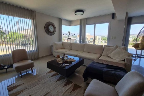 CASA EN VENTA BARRIO BECCIU
