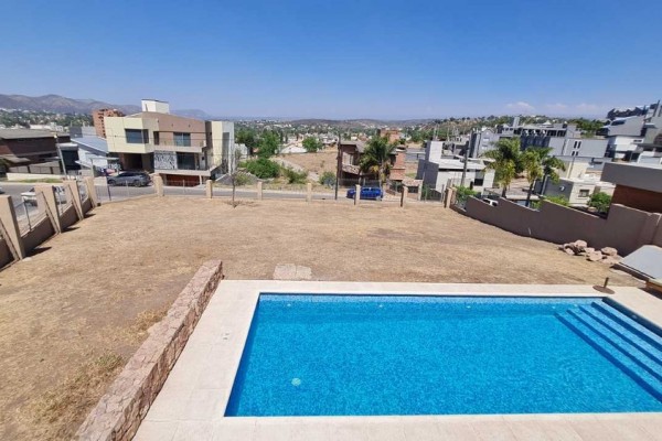 CASA EN VENTA BARRIO BECCIU