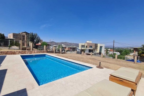 CASA EN VENTA BARRIO BECCIU