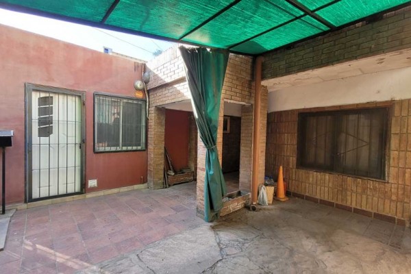 Casa calle Esquiu ideal para reciclar o construcción edificio