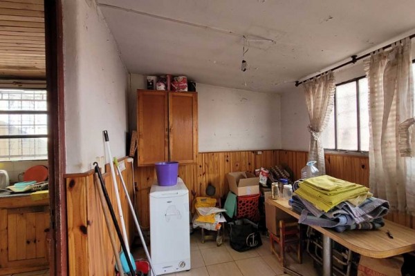 Casa calle Esquiu ideal para reciclar o construcción edificio