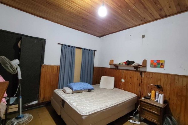 Casa calle Esquiu ideal para reciclar o construcción edificio