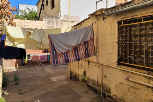 Casa calle Esquiu ideal para reciclar o construcción edificio