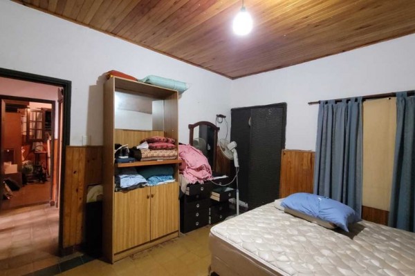 Casa calle Esquiu ideal para reciclar o construcción edificio