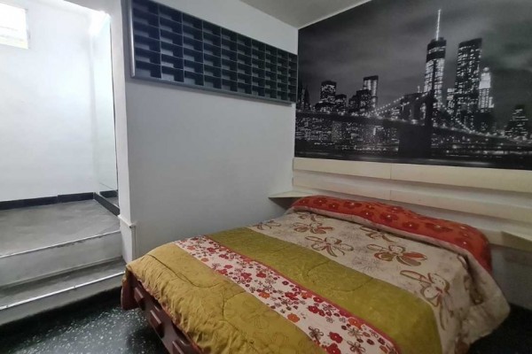 HERMOSA CASA CON DEPARTAMENTO SOBRE CALLE LOS SAUCES: IDEAL PARA COMERCIO