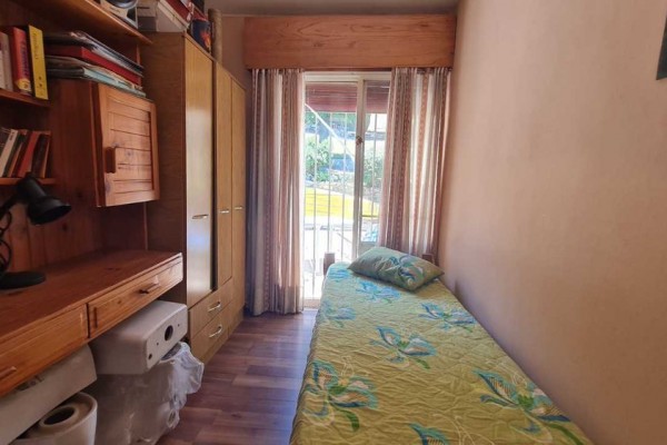 HERMOSA CASA CON DEPARTAMENTO SOBRE CALLE LOS SAUCES: IDEAL PARA COMERCIO
