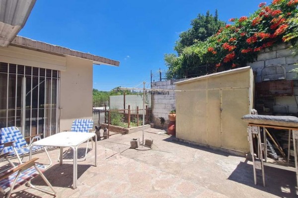 HERMOSA CASA CON DEPARTAMENTO SOBRE CALLE LOS SAUCES: IDEAL PARA COMERCIO