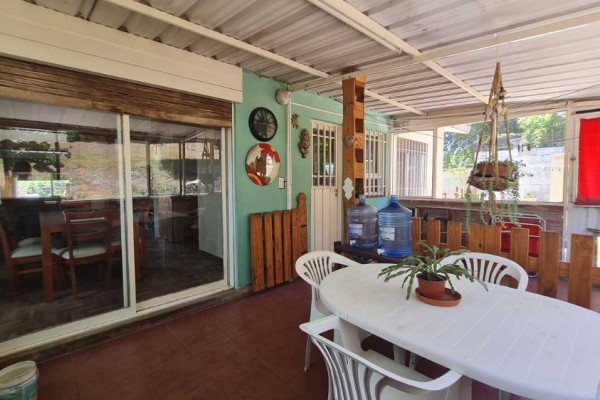 HERMOSA CASA CON DEPARTAMENTO SOBRE CALLE LOS SAUCES: IDEAL PARA COMERCIO