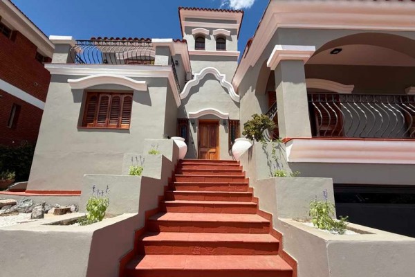 Hermosa casa Con la mejor vista al algo, ciudad y cierras granndes 4 dormitorios y pileta