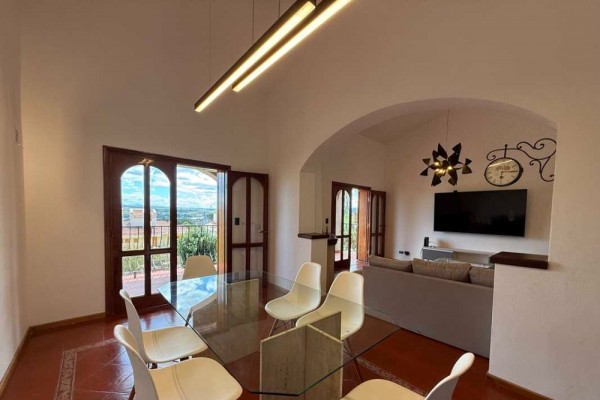Hermosa casa Con la mejor vista al algo, ciudad y cierras granndes 4 dormitorios y pileta