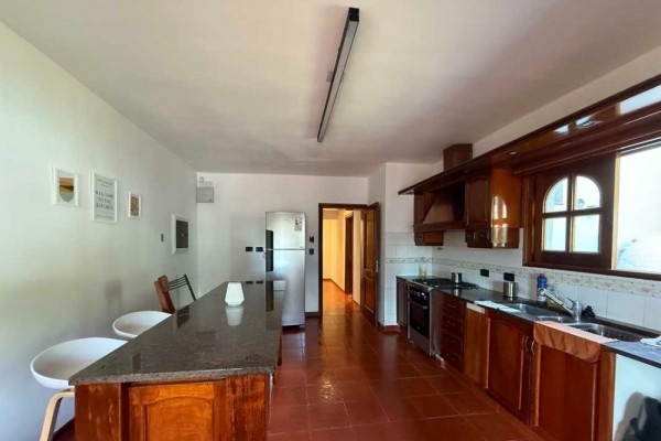 Hermosa casa Con la mejor vista al algo, ciudad y cierras granndes 4 dormitorios y pileta