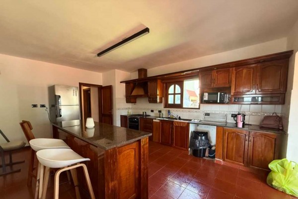 Hermosa casa Con la mejor vista al algo, ciudad y cierras granndes 4 dormitorios y pileta