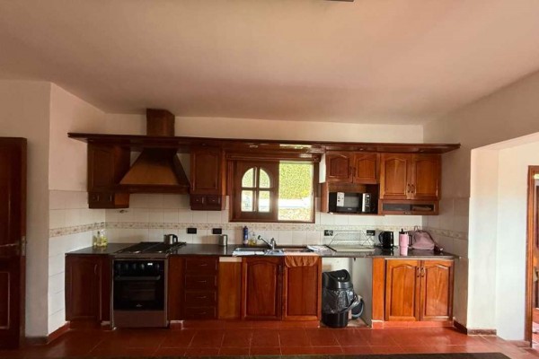Hermosa casa Con la mejor vista al algo, ciudad y cierras granndes 4 dormitorios y pileta