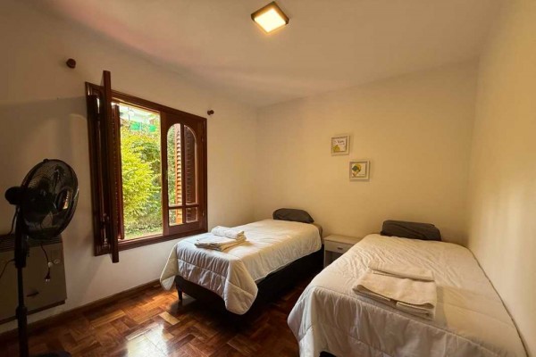 Hermosa casa Con la mejor vista al algo, ciudad y cierras granndes 4 dormitorios y pileta