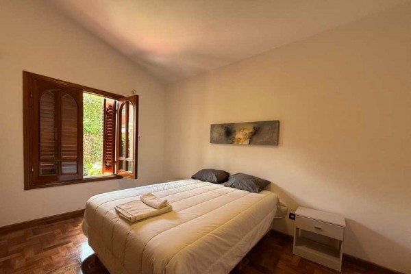 Hermosa casa Con la mejor vista al algo, ciudad y cierras granndes 4 dormitorios y pileta