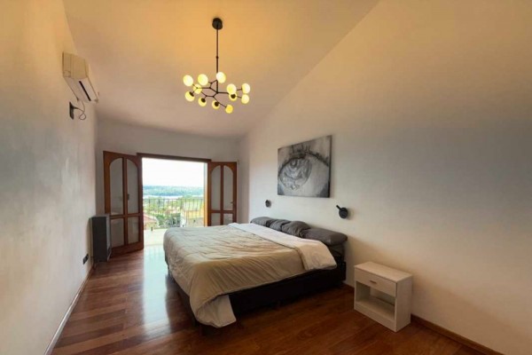 Hermosa casa Con la mejor vista al algo, ciudad y cierras granndes 4 dormitorios y pileta