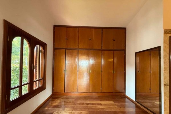 Hermosa casa Con la mejor vista al algo, ciudad y cierras granndes 4 dormitorios y pileta