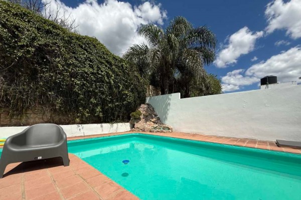 Hermosa casa Con la mejor vista al algo, ciudad y cierras granndes 4 dormitorios y pileta