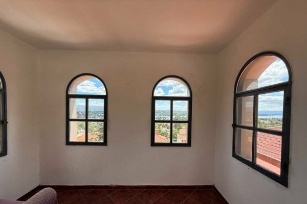 Hermosa casa Con la mejor vista al algo, ciudad y cierras granndes 4 dormitorios y pileta