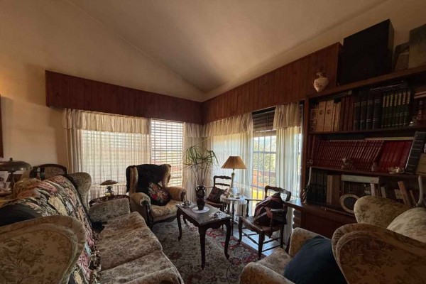 Hermosa casa de 2 dormitorios con pileta, vista a metros de Alejandro Mago y Los Sauses