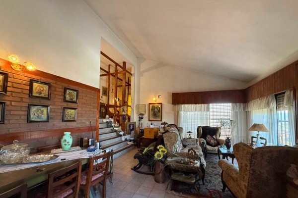 Hermosa casa de 2 dormitorios con pileta, vista a metros de Alejandro Mago y Los Sauses