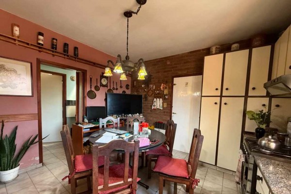 Hermosa casa de 2 dormitorios con pileta, vista a metros de Alejandro Mago y Los Sauses