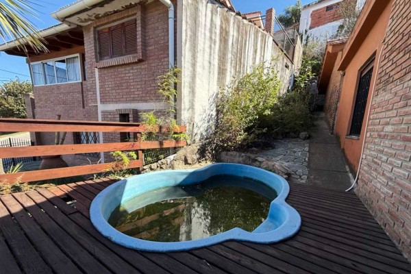 Hermosa casa de 2 dormitorios con pileta, vista a metros de Alejandro Mago y Los Sauses