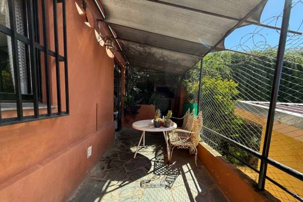 Hermosa casa de 2 dormitorios con pileta, vista a metros de Alejandro Mago y Los Sauses
