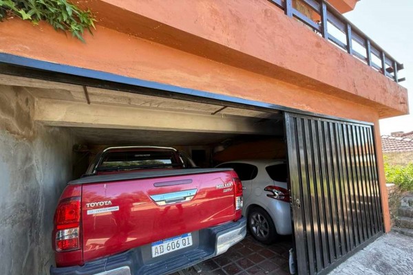Hermosa casa de 2 dormitorios con pileta, vista a metros de Alejandro Mago y Los Sauses