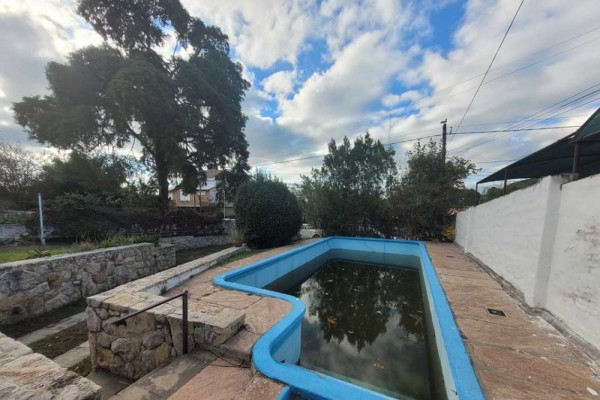 Hermosa casa 3 dormitorios, pileta y dependencias
