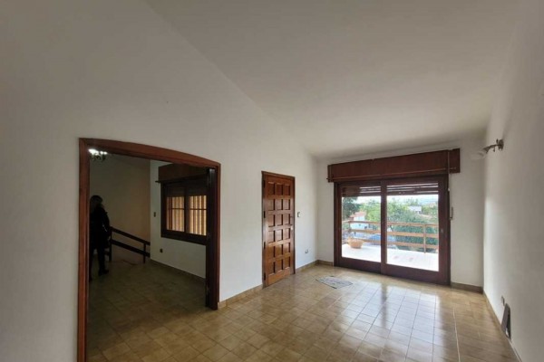 Hermosa casa 3 dormitorios, pileta y dependencias
