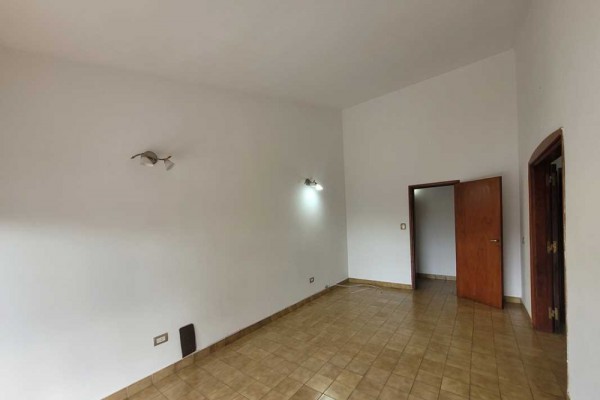 Hermosa casa 3 dormitorios, pileta y dependencias