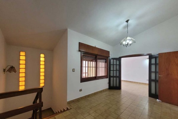 Hermosa casa 3 dormitorios, pileta y dependencias