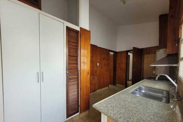 Hermosa casa 3 dormitorios, pileta y dependencias