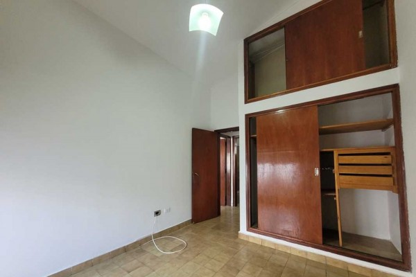 Hermosa casa 3 dormitorios, pileta y dependencias