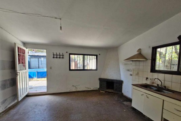 Casa 2 dormitorios con quincho y departamento de 1 dormitorio al fondo barrio Carlos Paz Sierras