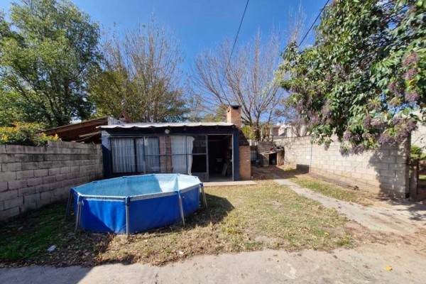 Casa 2 dormitorios con quincho y departamento de 1 dormitorio al fondo barrio Carlos Paz Sierras