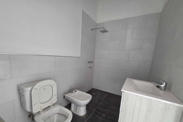 Casa Carlos Paz Golf 2 dormitorios, escritorio, amplia cocina comedor, cochera doble, pileta