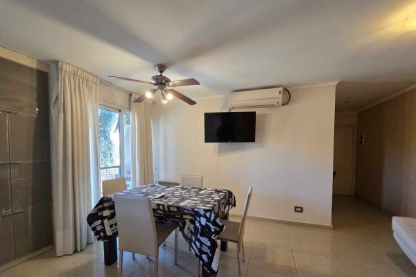 Hermoso Departamento Torre Serena, 2 dormitorios, patio, cochera, balcón a la calle, pileta hermosas vistas 