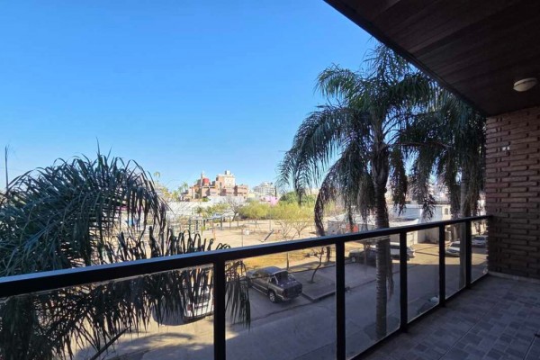Hermoso Departamento Torre Serena, 2 dormitorios, patio, cochera, balcón a la calle, pileta hermosas vistas 