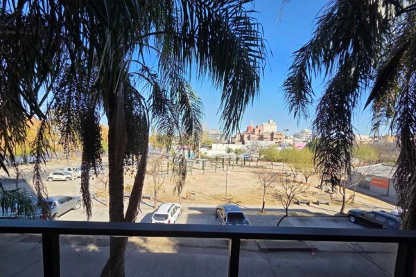 Hermoso Departamento Torre Serena, 2 dormitorios, patio, cochera, balcón a la calle, pileta hermosas vistas 