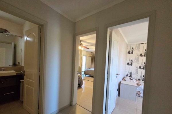 Hermoso Departamento Torre Serena, 2 dormitorios, patio, cochera, balcón a la calle, pileta hermosas vistas 