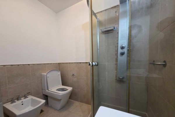 Hermoso Departamento Torre Serena, 2 dormitorios, patio, cochera, balcón a la calle, pileta hermosas vistas 