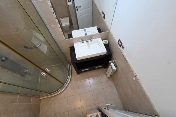 Hermoso Departamento Torre Serena, 2 dormitorios, patio, cochera, balcón a la calle, pileta hermosas vistas 