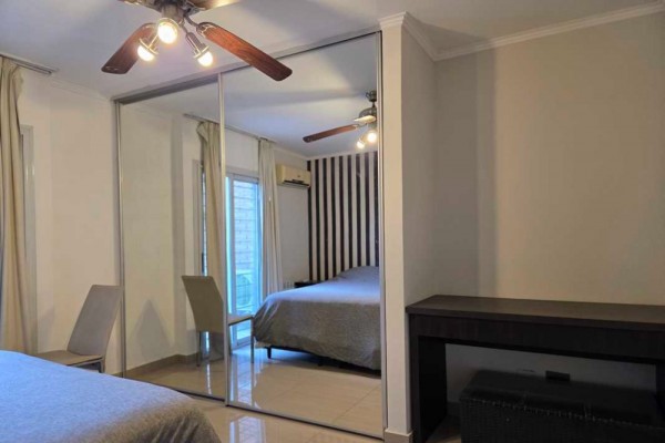 Hermoso Departamento Torre Serena, 2 dormitorios, patio, cochera, balcón a la calle, pileta hermosas vistas 