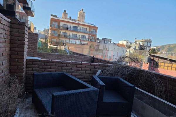 Hermoso Departamento Torre Serena, 2 dormitorios, patio, cochera, balcón a la calle, pileta hermosas vistas 
