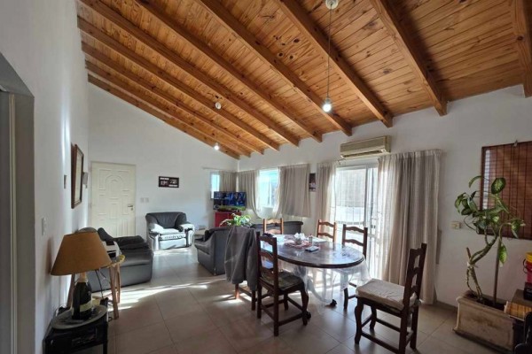 Casa zona Aerosilla muy lindas vistas 2 dormitorios, con mas Depto sin terminar
